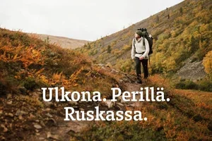Ulkona. Perillä. Ruskassa.