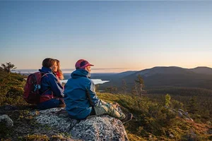 Paljon kesäpukeutumista ja -varustetta tyhjennyshintaan!